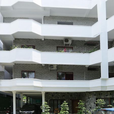 Hotel Heaven Gardens Kochi Esterno foto