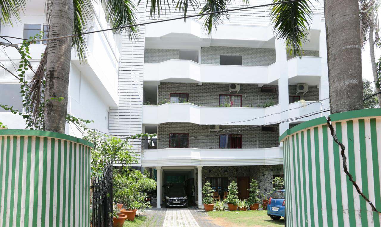 Hotel Heaven Gardens Kochi Esterno foto