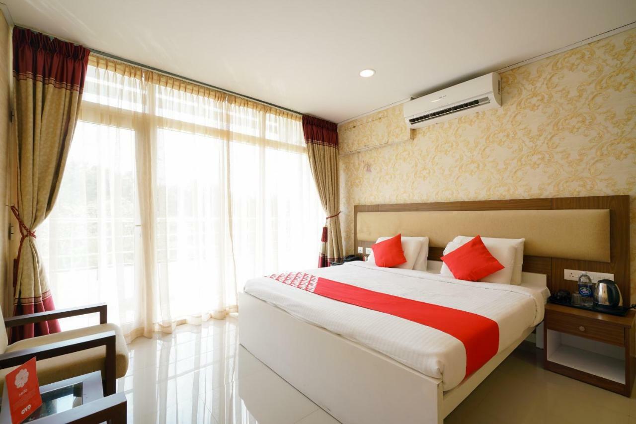 Hotel Heaven Gardens Kochi Esterno foto
